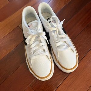 Nike Court Legacy Women’s Size 10